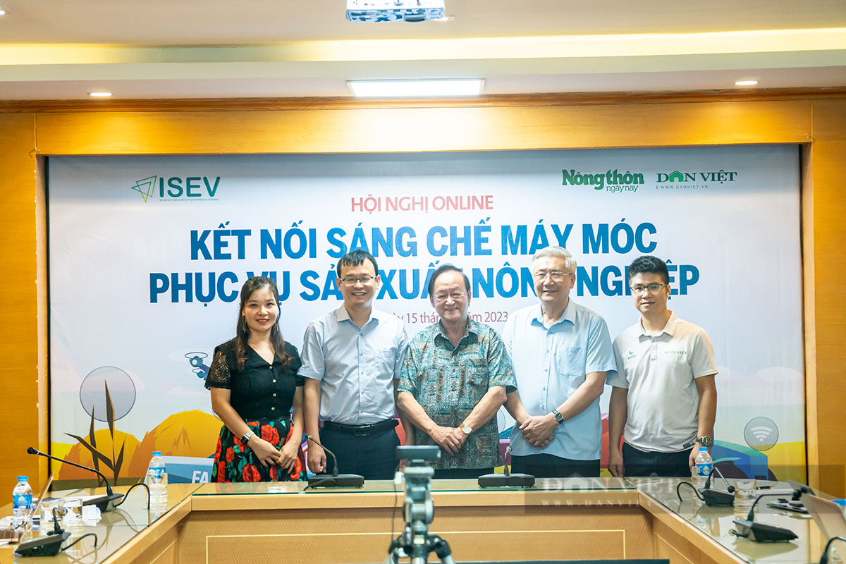 Nông nghiệp luôn là bệ đỡ của nền kinh tế, nhưng máy móc sản xuất vẫn chủ yếu do nông dân sáng chế - Ảnh 1.