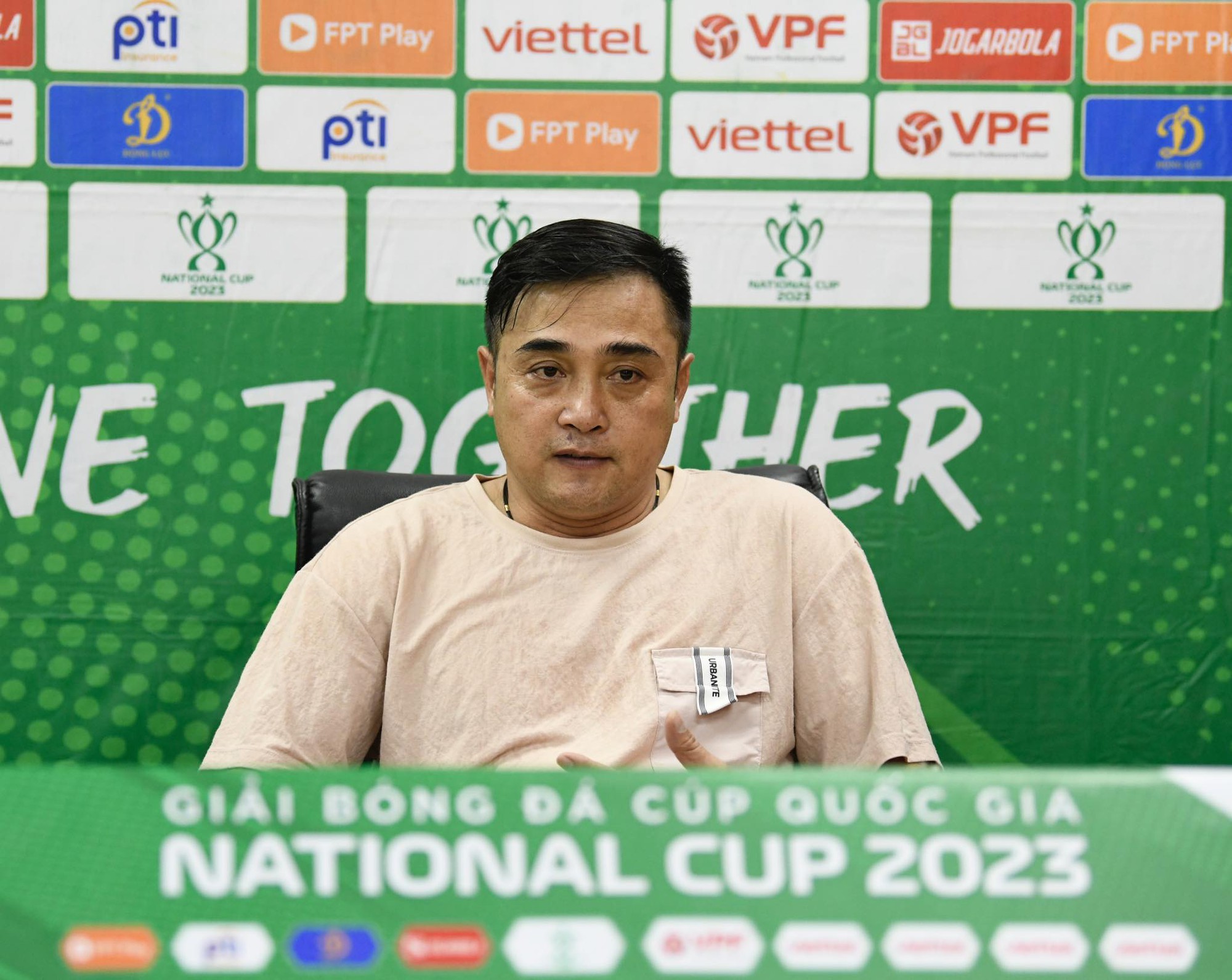 HLV Nguyễn Đức Thắng lý giải việc nhiều cầu thủ Topenland Bình Định &quot;nằm sân&quot; - Ảnh 1.