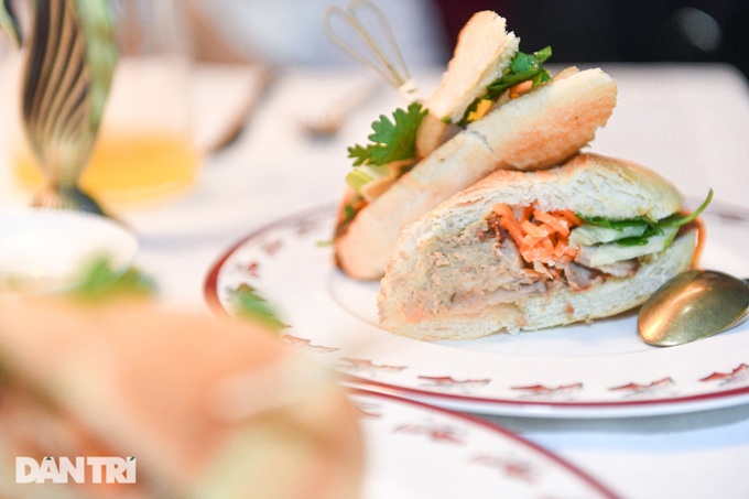 Chiếc bánh mì giá 260.000 đồng ở Hà Nội có gì đặc biệt - Ảnh 2.