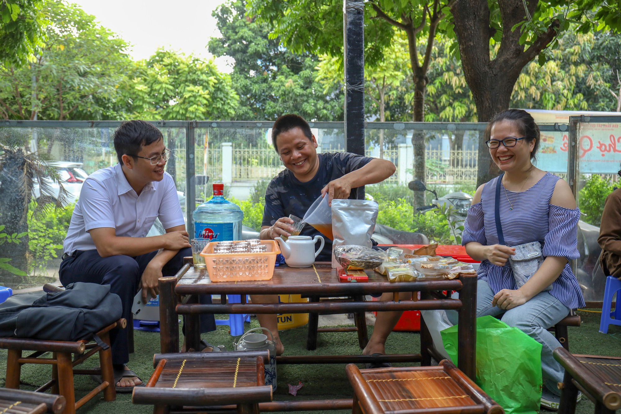 Những cánh tay nối dài làm nên Chợ Quê - Ảnh 10.