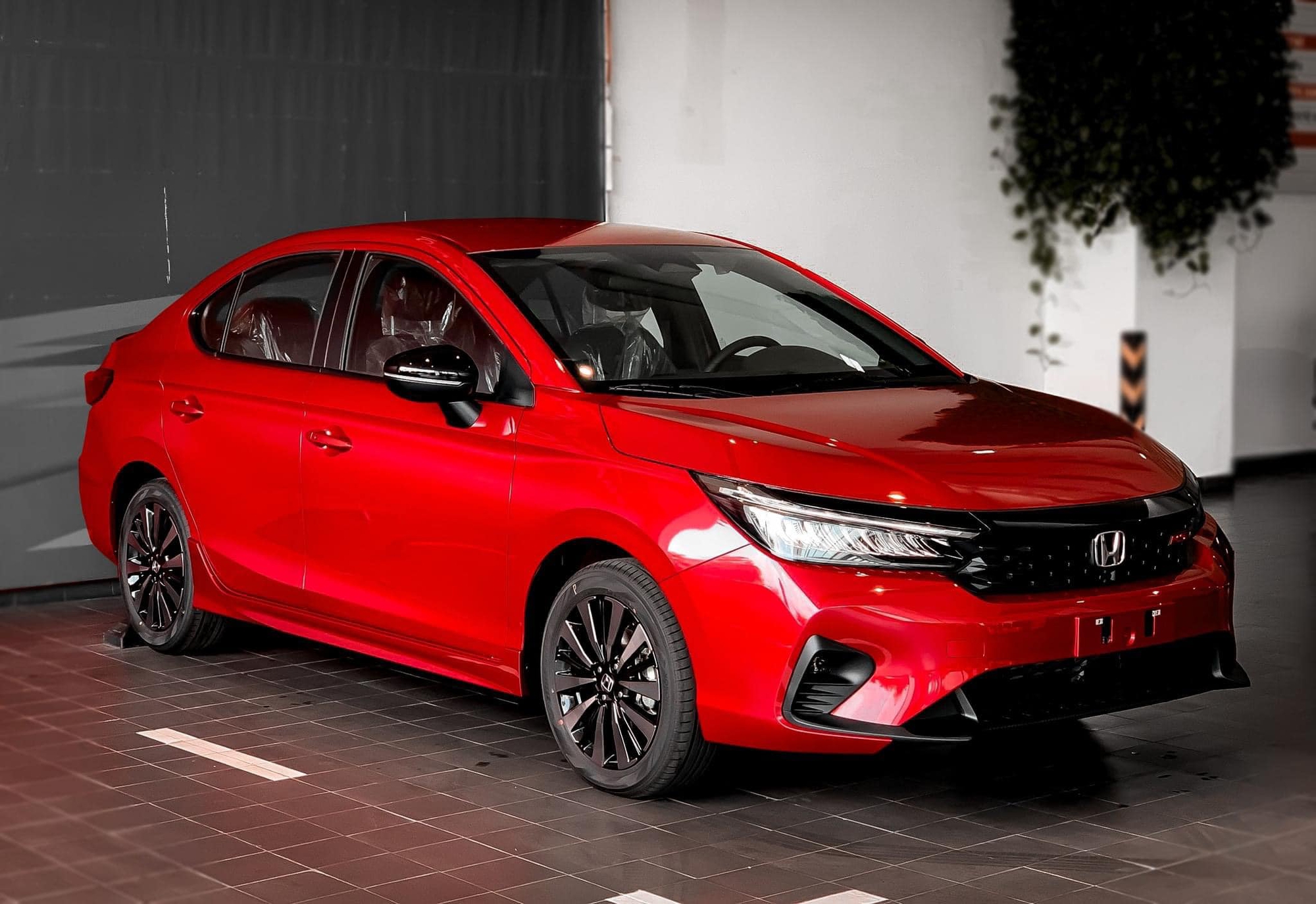 Giá xe Honda City lăn bánh tháng 8/2023: Giảm không &quot;phanh&quot; đấu Toyota Vios, Hyundai Accent - Ảnh 1.