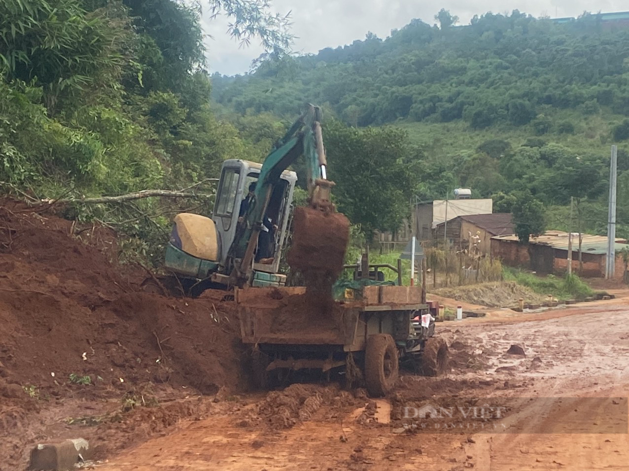Đắk Nông: Di dời 79 hộ dân khu vực nguy cơ sạt lở cao - Ảnh 2.