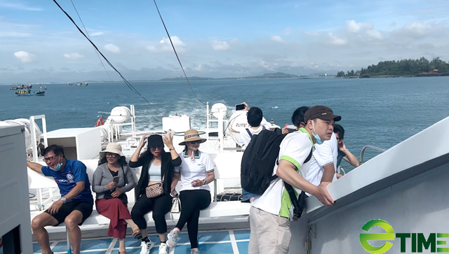 “Cuộc chiến” tàu khách Sa Kỳ - Lý Sơn: Bao giờ dứt kiểu “cùng dắt nhau đến bờ phá sản”? (Bài cuối) - Ảnh 6. “Cuộc chiến” tàu khách Sa Kỳ - Lý Sơn: Bao giờ dứt kiểu “cùng dắt nhau đến bờ phá sản”? (Bài cuối) - Ảnh 6.