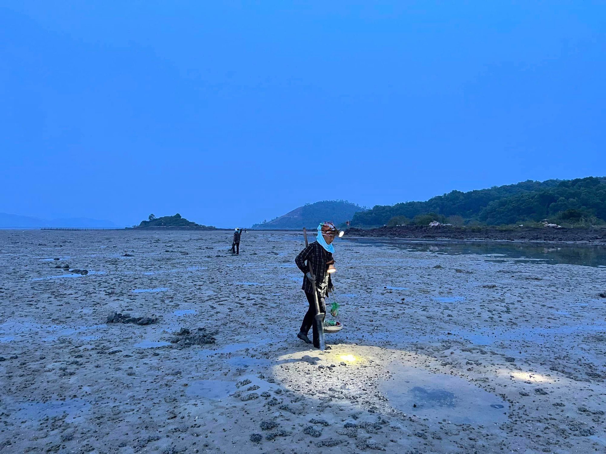 Trải nghiệm độc đáo của nữ du khách Hà Nội đến Quan Lạn và săn thứ &quot;vàng ròng&quot; này - Ảnh 2.