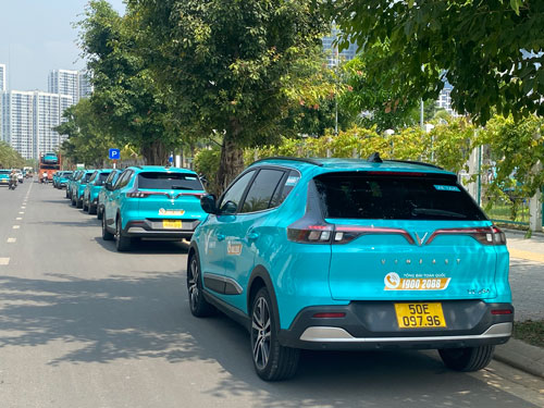 Taxi truyền thống vào cuộc chiến mới - Ảnh 1.