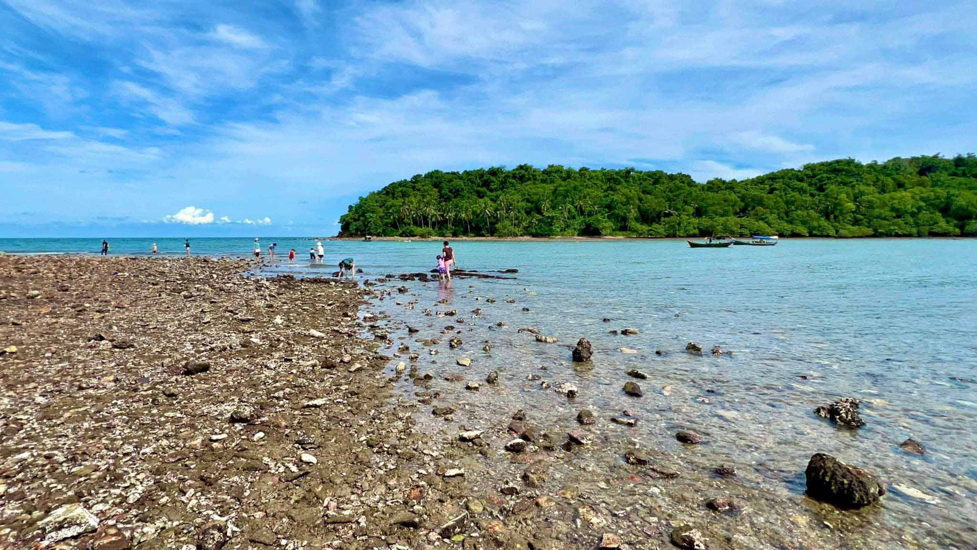 Ba Hòn Đầm, nơi có con đường đi bộ giữa biển ở Kiên Giang - Ảnh 6.