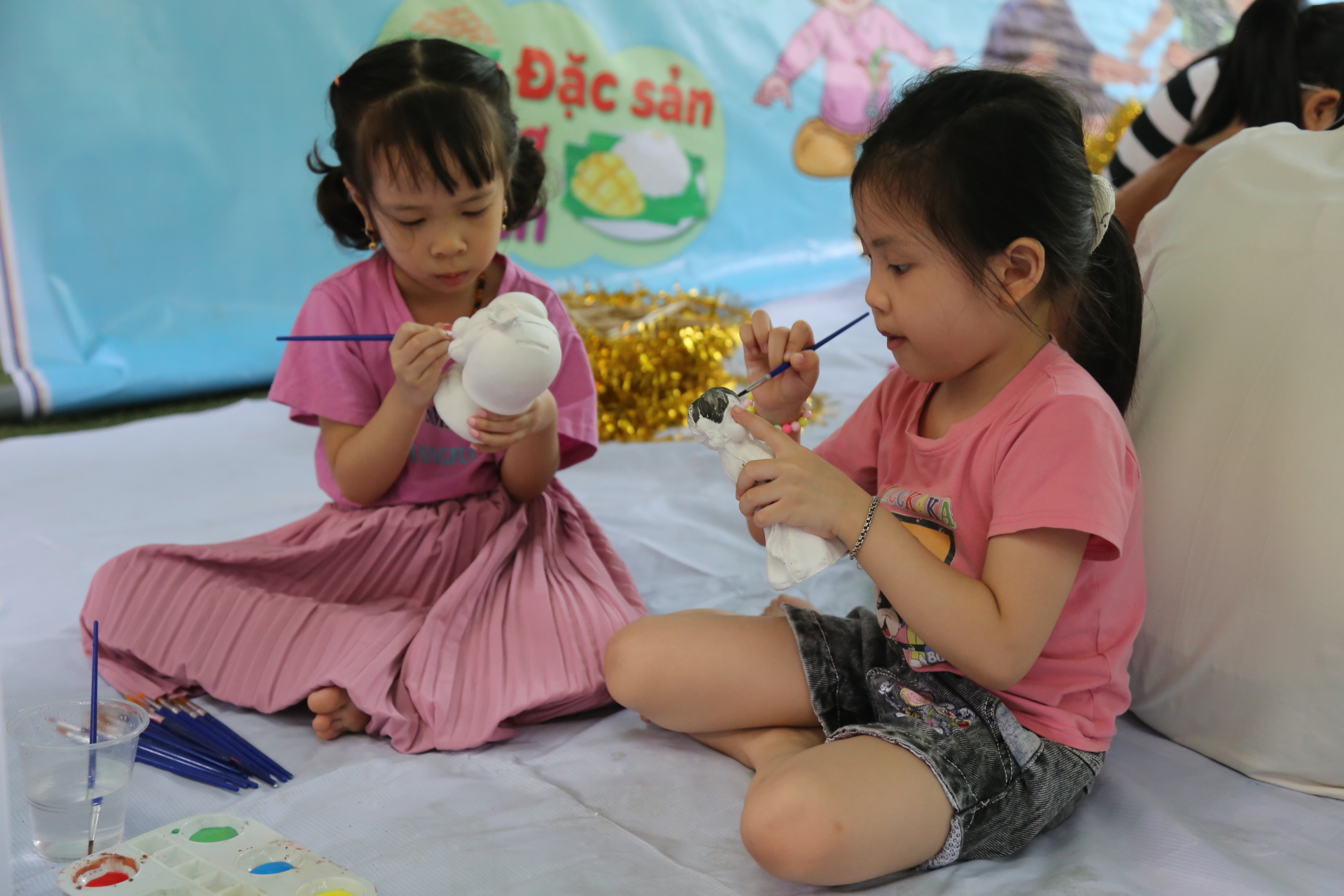 Vượt mưa đến Chợ Quê mùa hàng ủng hộ người nghèo - Ảnh 12.