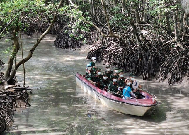 Chủ tịch TP.HCM Phan Văn Mãi làm Trưởng Ban Chỉ đạo phát triển du lịch huyện Cần Giờ - Ảnh 1.