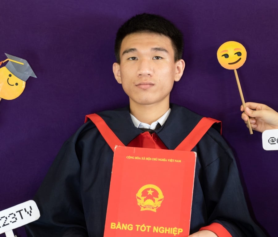2 thủ khoa tốt nghiệp THPT 2023 khối A với điểm cao chót vót trượt nguyện vọng 1 đại học - Ảnh 2.