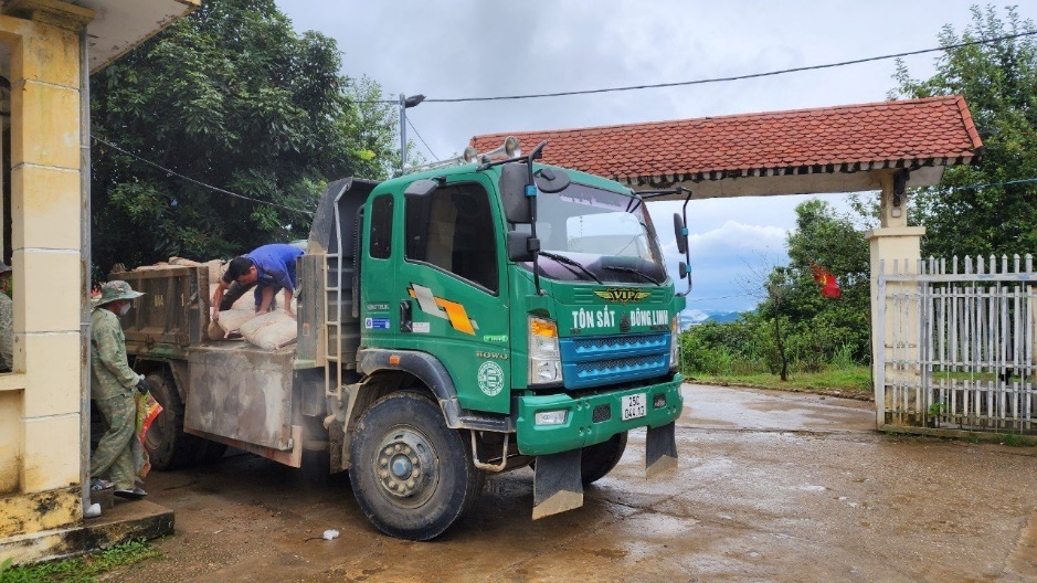 Quỹ Nhân Ái Mavin trao tặng quà hỗ trợ đồng bào bị ảnh hưởng thiệt hại sau thiên tai ở Lai Châu - Ảnh 2.
