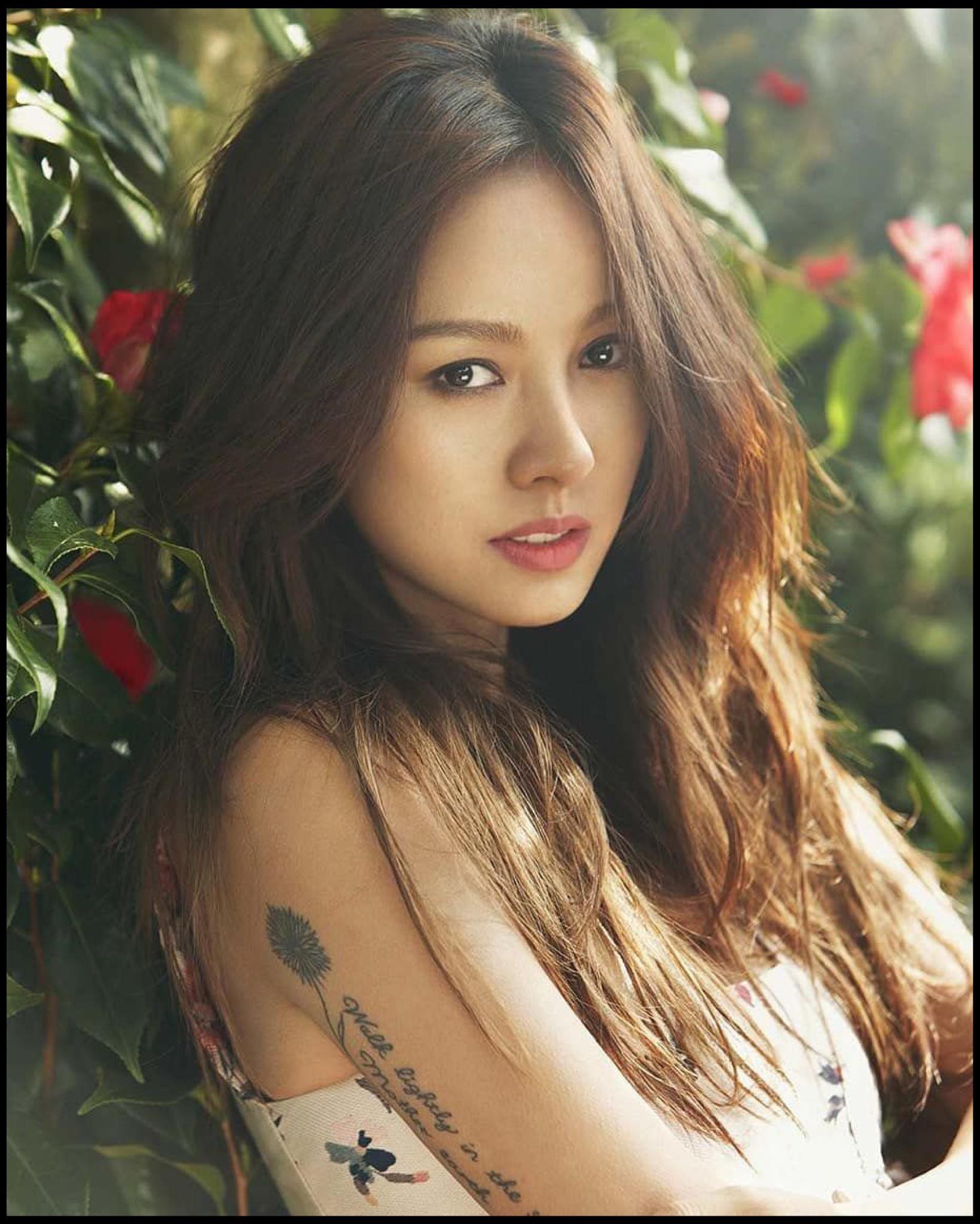 Lee Hyori: Từ &quot;nữ hoàng giải trí&quot; tới cuộc sống giản dị của người làm vườn - Ảnh 1.