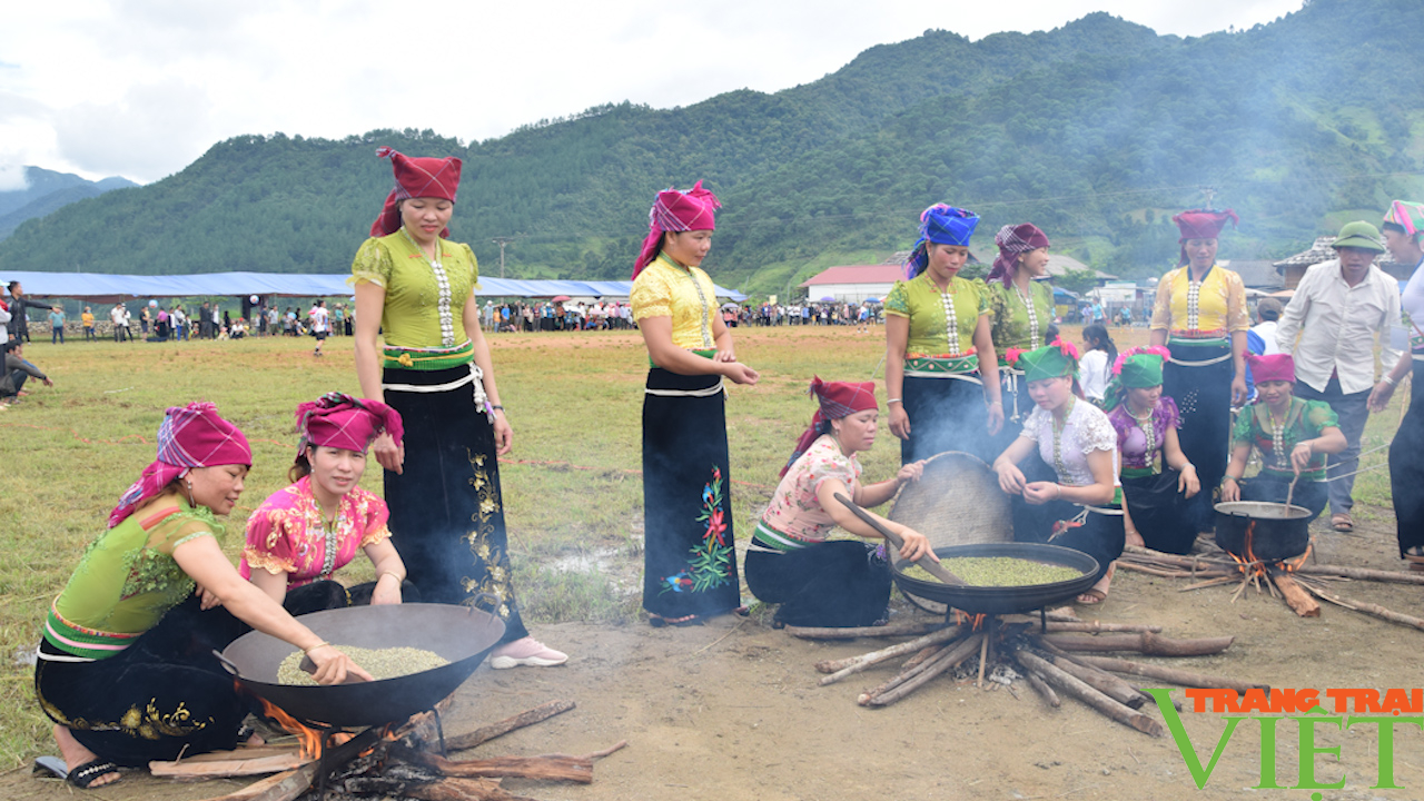 Tháng 9 về &quot;miền quê cổ tích&quot; trải nghiệm Lễ hội mừng cơm mới - Ảnh 4.