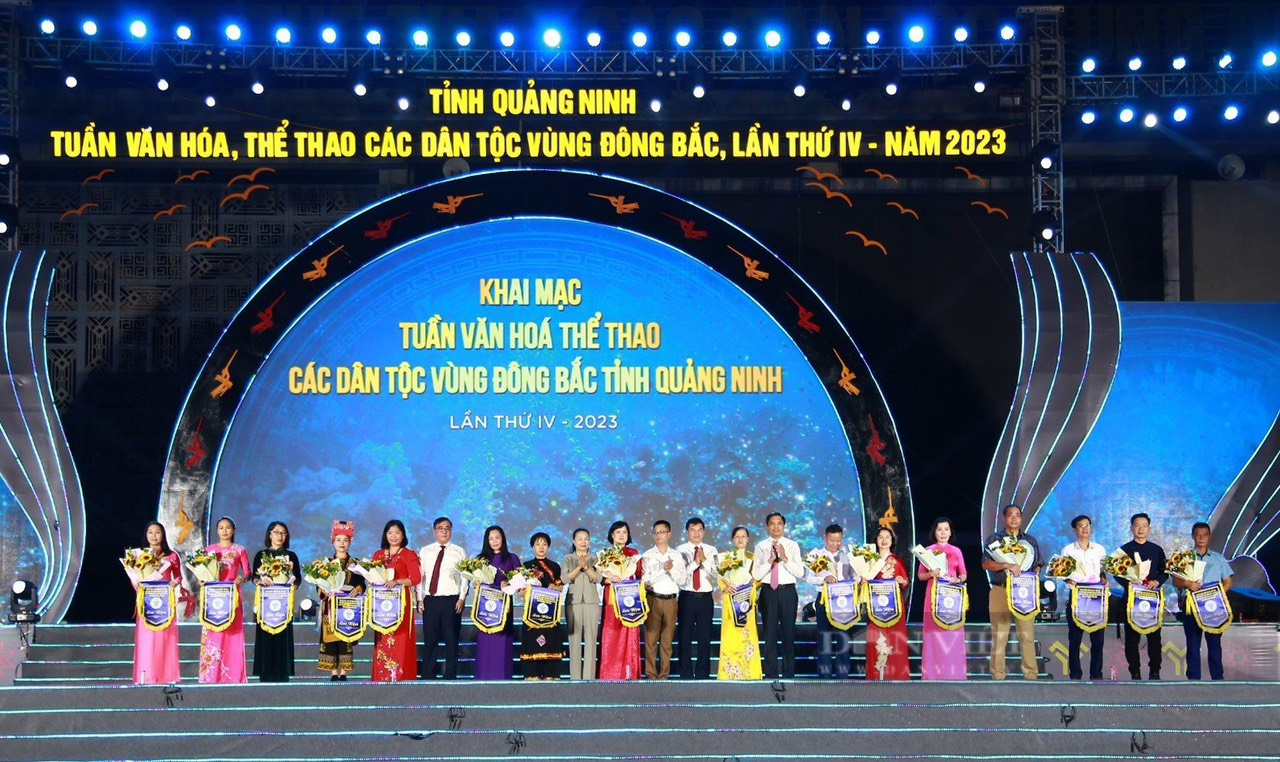 Xem các dân tộc vùng Đông Bắc Quảng Ninh hát nhà tơ, hát múa then cổ đàn tính, múa tắc xình… - Ảnh 5.