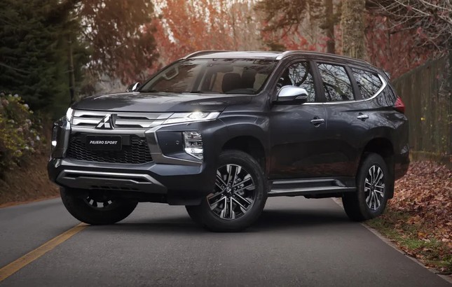 Hé lộ Mitsubishi Pajero Sport thế hệ mới - Ảnh 1.