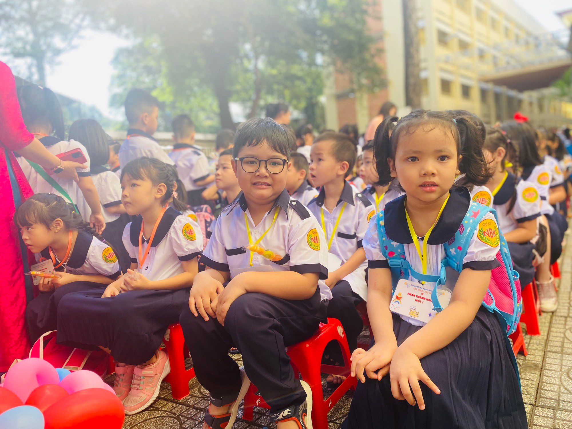 Trường học tại TP.HCM tất bật chuẩn bị lễ khai giảng năm học mới - Ảnh 1.