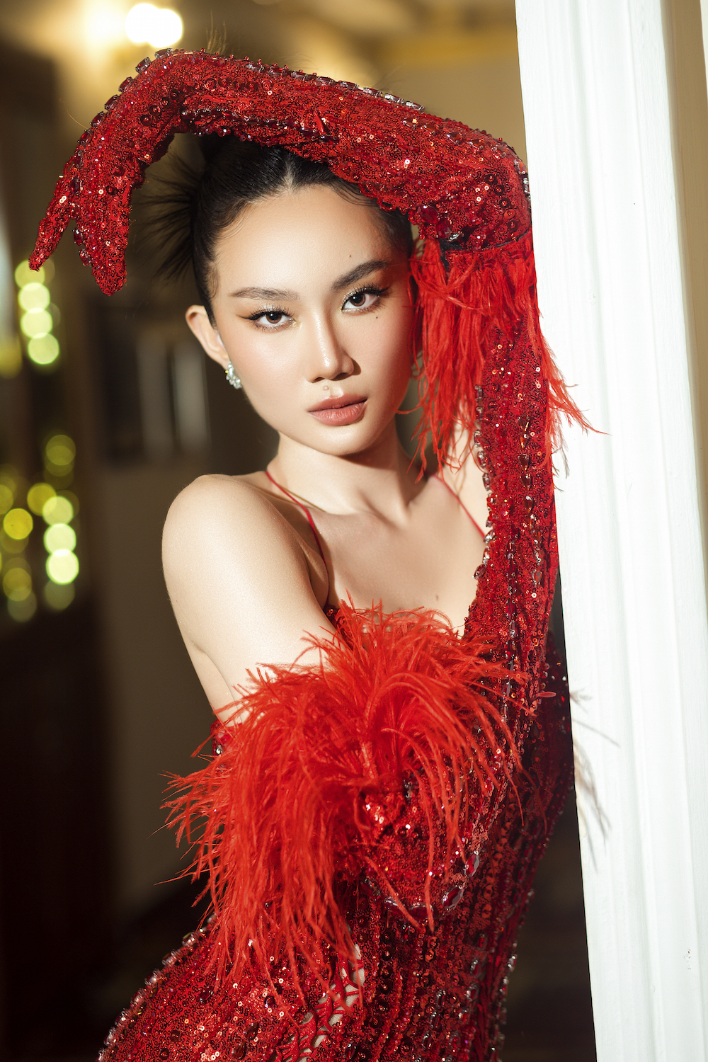 Ca sĩ mặt nạ: Bạch Khổng Tước chính là Hoàng Mỹ An - nữ ca sĩ từng là kiện tướng dancesport? - Ảnh 2.
