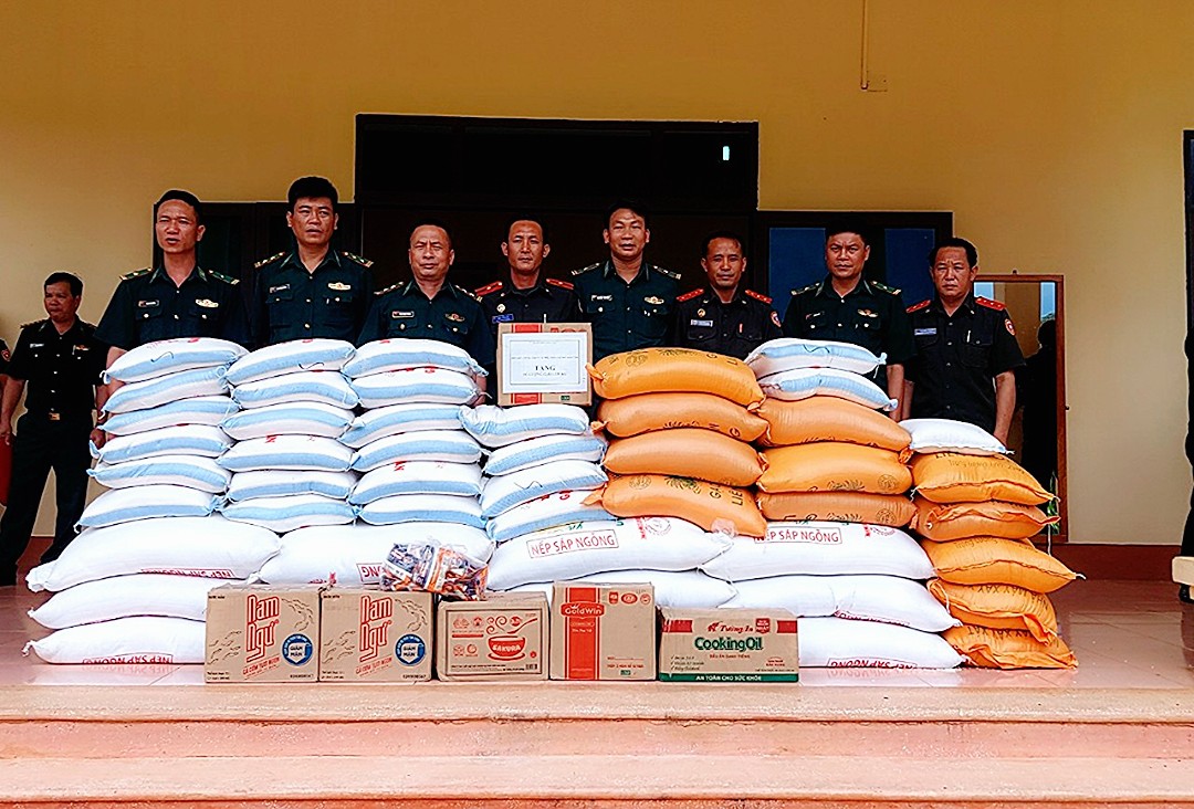 Phát huy truyền thống quan hệ đặc biệt hữu nghị Việt Nam – Lào, "hạt gạo cắn đôi, cọng rau bẻ nửa". - Ảnh 1. Phát huy truyền thống quan hệ đặc biệt hữu nghị Việt Nam – Lào, "hạt gạo cắn đôi, cọng rau bẻ nửa". - Ảnh 1.