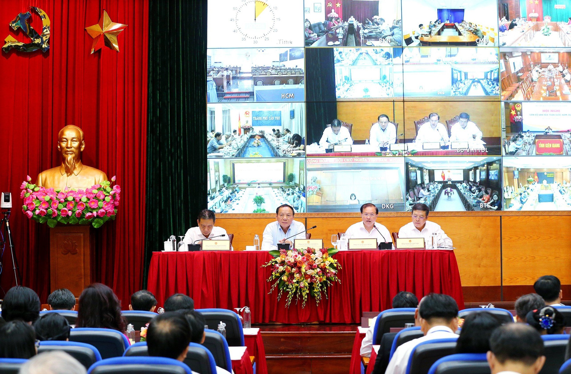 Bộ trưởng Bộ VHTTDL thẳng thắn nhìn nhận hạn chế, quyết liệt xóa bỏ định kiến về ngành - Ảnh 1.