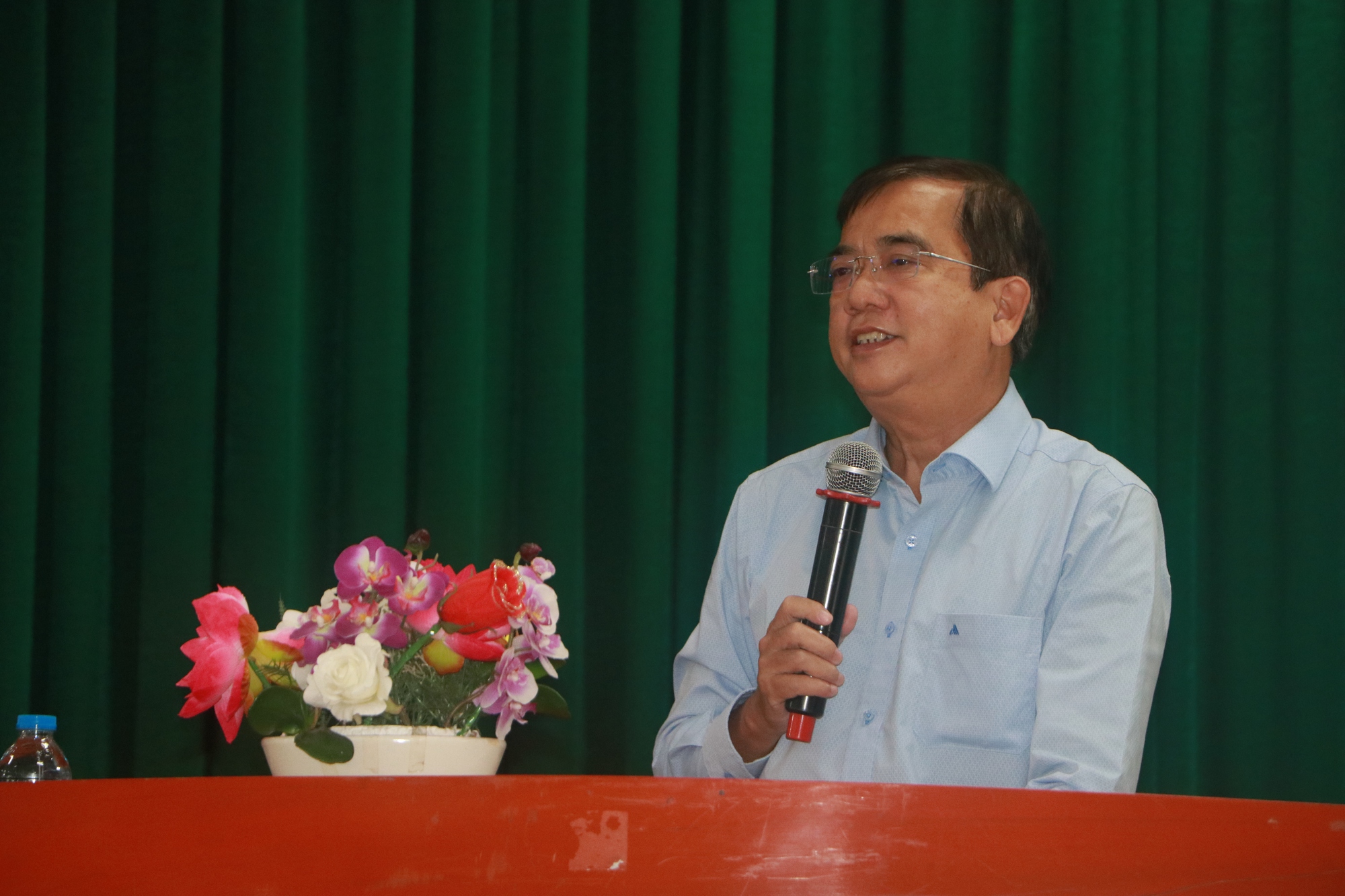 Nông dân trồng lúa An Giang học cách làm &quot;đất khỏe&quot;, thích ứng biến đổi khí hậu - Ảnh 1.