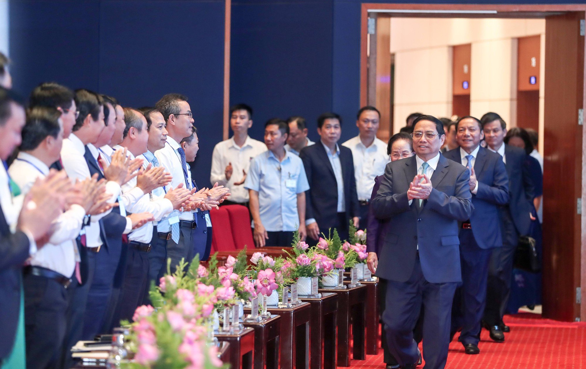 HLV Mai Đức Chung, nhạc sĩ Đỗ Hồng Quân, &quot;vua trăn&quot; Tống Toàn Thắng... được tuyên dương điển hình tiên tiến lĩnh vực văn hóa - Ảnh 1.