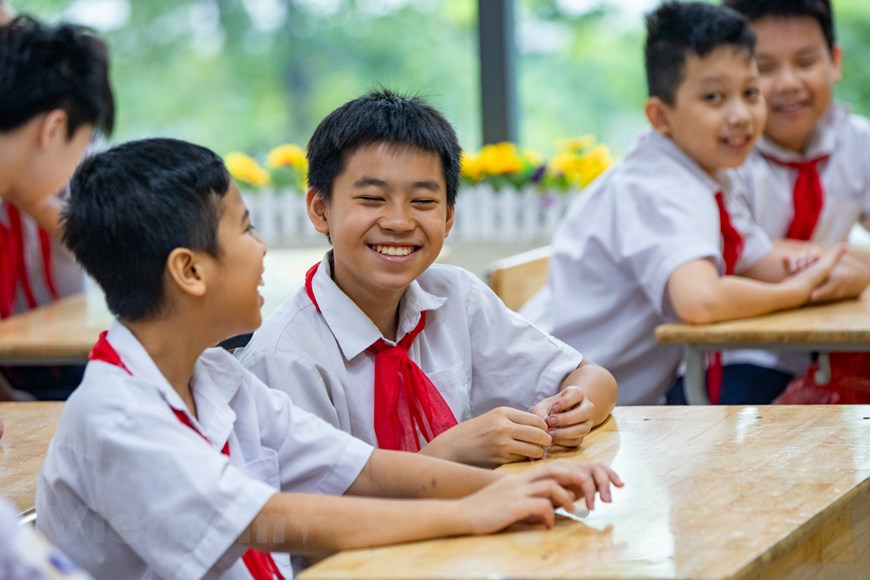 Sáng nay, học sinh cả nước tựu trường tưng bừng, rực rỡ sắc màu - Ảnh 10.