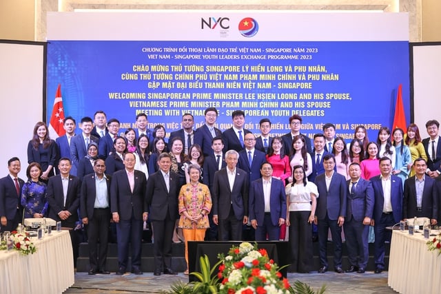 Hai Thủ tướng Việt Nam, Singapore &quot;thấy trẻ lại&quot; khi đối thoại với thanh niên, sinh viên - Ảnh 4.