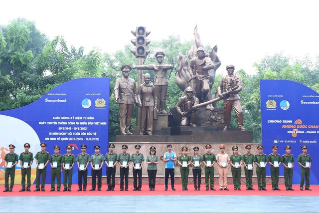 Thể hiện tình yêu Tổ quốc bằng những bước chân tình nguyện vì cộng đồng - Ảnh 2.