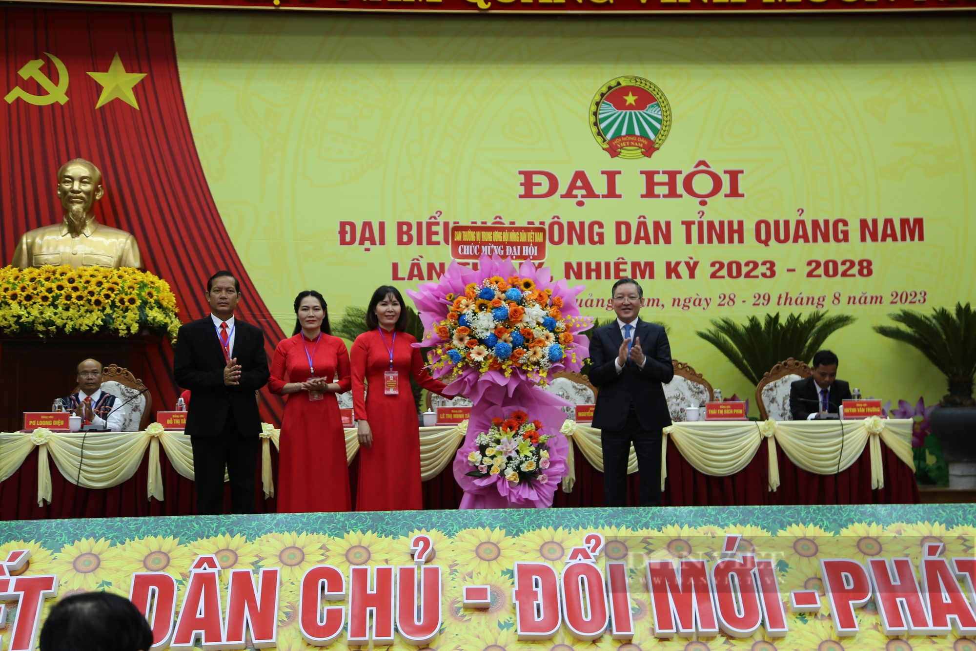 Chủ tịch TƯ Hội NDVN Lương Quốc Đoàn dự và chỉ đạo Đại hội đại biểu Hội Nông dân Quảng Nam lần thứ IX - Ảnh 4.