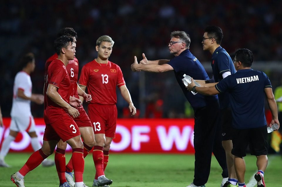 HLV Philippe Troussier tham dự lễ bốc thăm vòng loại World Cup 2026 và Asian Cup 2027 - Ảnh 1.
