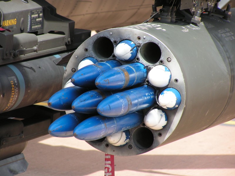 Bất ngờ lớn khi trực thăng Mi-24V Ukraine dùng rocket Mỹ - Ảnh 10.