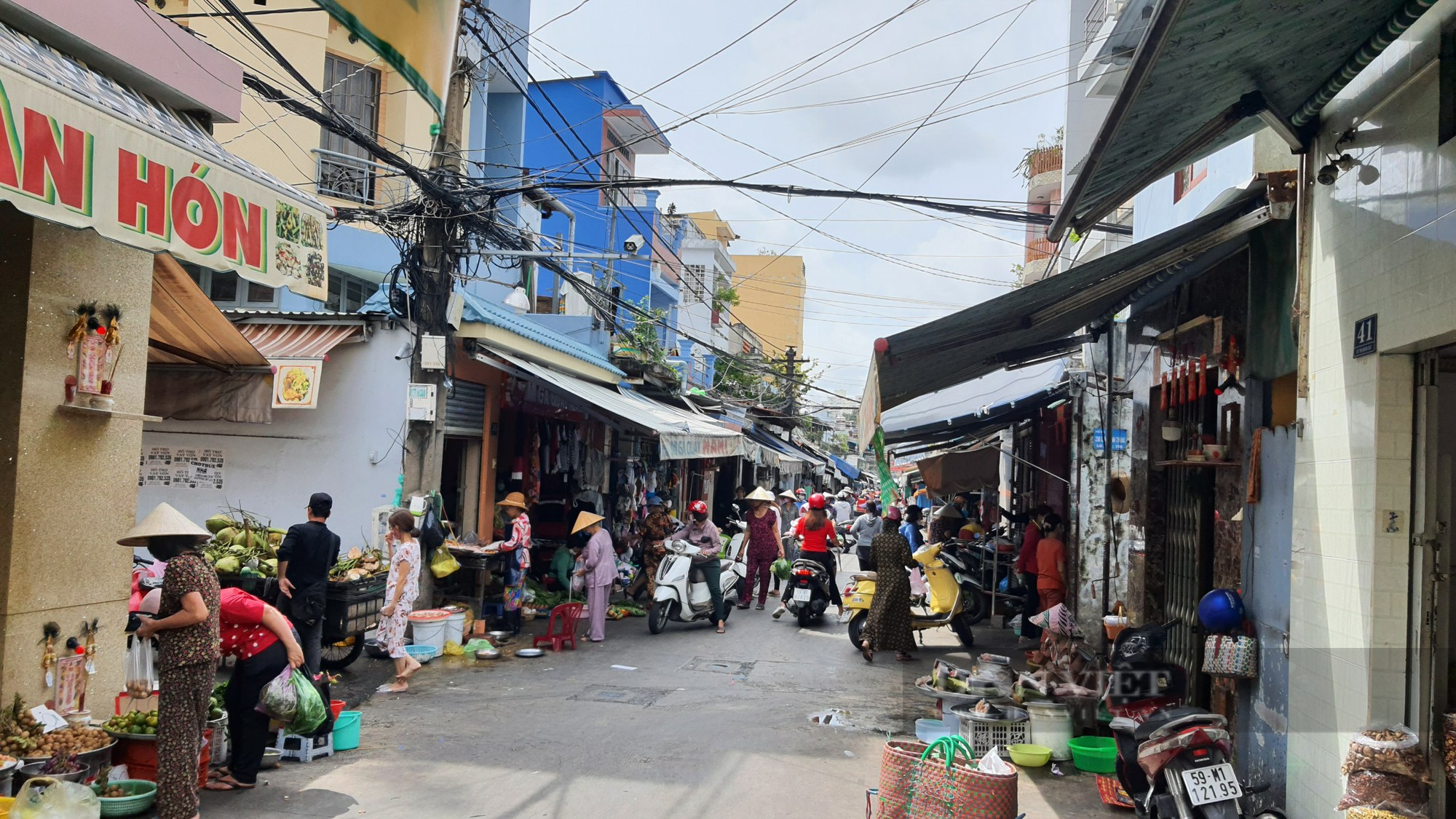 Thu phí là công cụ hữu hiệu để kiểm soát vỉa hè và xoá sổ “luật ngầm” - Ảnh 1.