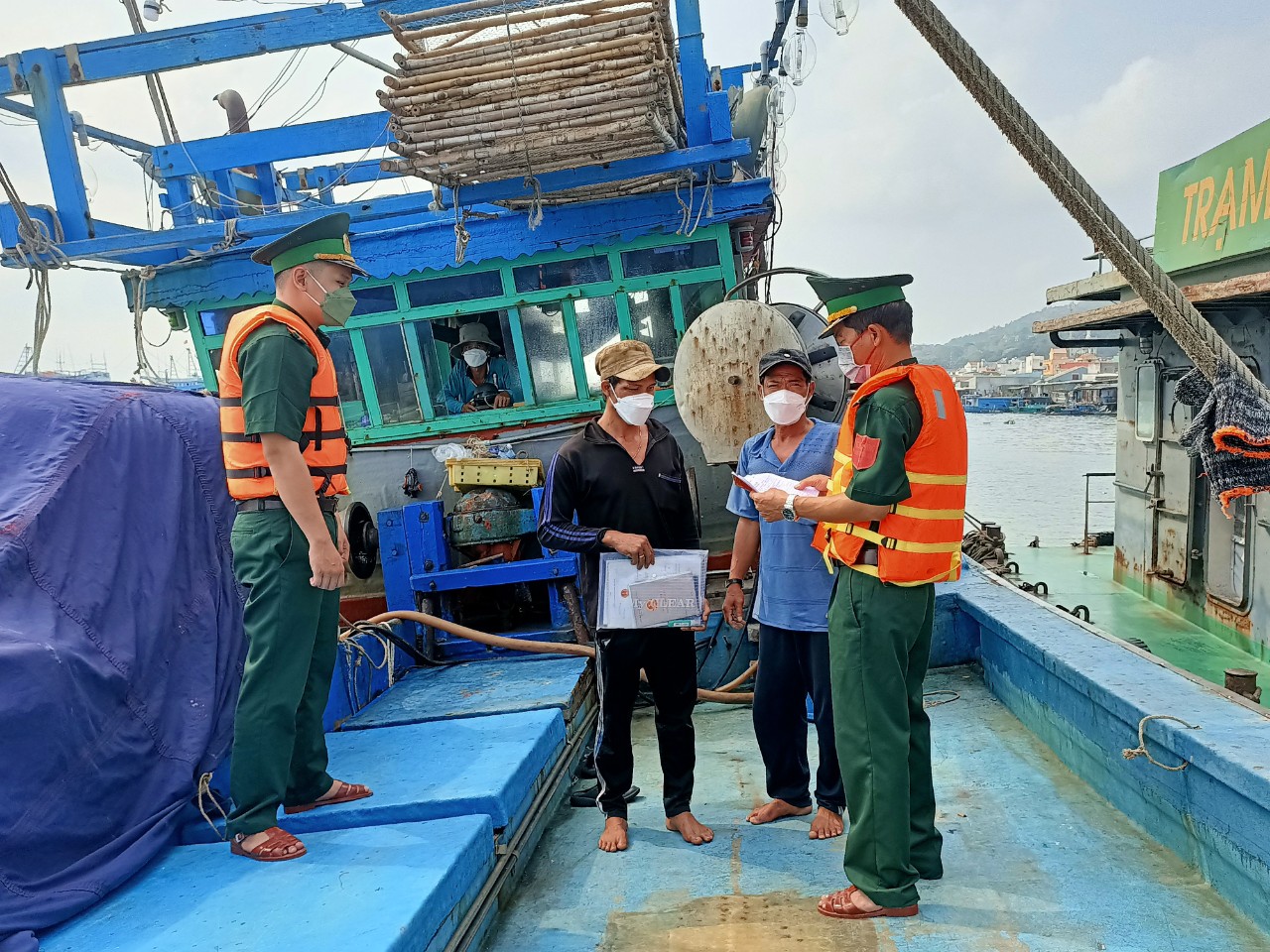 Bộ NNPTNT yêu cầu các tỉnh, thành phố ven biển thực hiện biện pháp mạnh chống khai thác IUU - Ảnh 1.