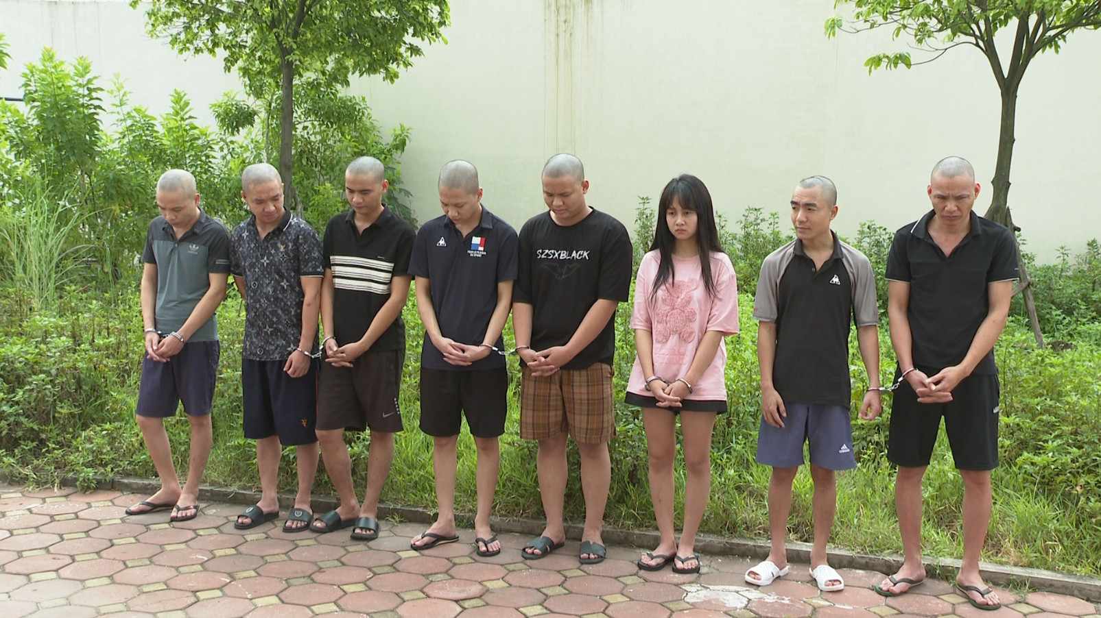 Thủ đoạn tinh vi của nhóm lừa đảo dưới hình thức chuyển tiền “xuất hóa đơn” để nhận iPhone 14 - Ảnh 1.