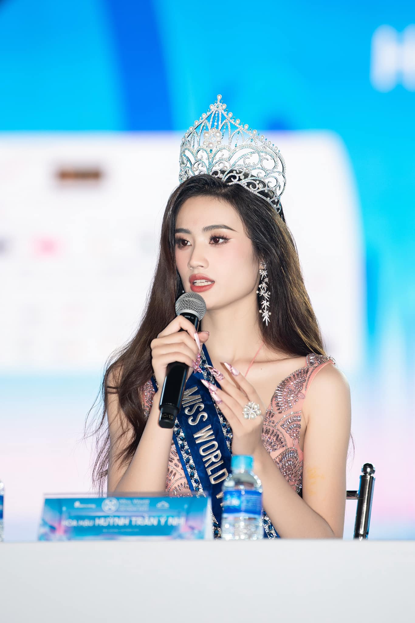 &quot;Chuyên gia đào tạo Hoa hậu&quot; lên tiếng về phát ngôn Hoa hậu Ý Nhi: Tai nạn hay sự thật cố tình? - Ảnh 4.