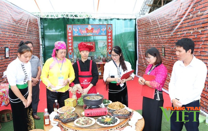 Thành phố Lai Châu: Khai mạc Tuần Văn hóa, thể thao và du lịch - Ảnh 2. Thành phố Lai Châu: Khai mạc Tuần Văn hóa, thể thao và du lịch - Ảnh 2.