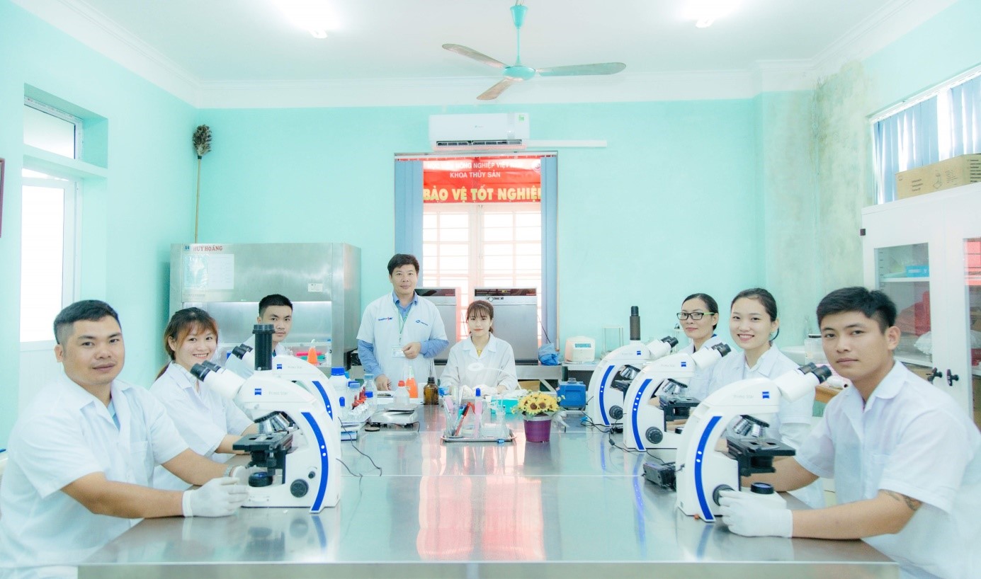 Một ngành học để 'soi' bệnh cá tôm, doanh nghiệp đang cần người nên lương cao 15-20 triệu/tháng - Ảnh 1.