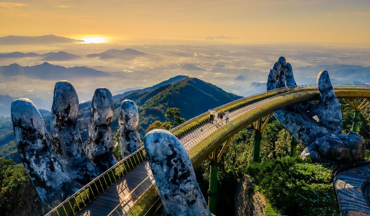 Vì sao Cầu Vàng vẫn là “thỏi nam châm” hút khách đến Đà Nẵng suốt 5 năm - Ảnh 2.