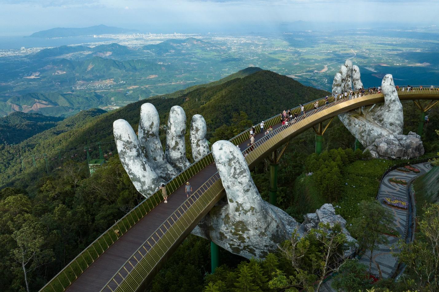 Vì sao Cầu Vàng vẫn là “thỏi nam châm” hút khách đến Đà Nẵng suốt 5 năm - Ảnh 3.