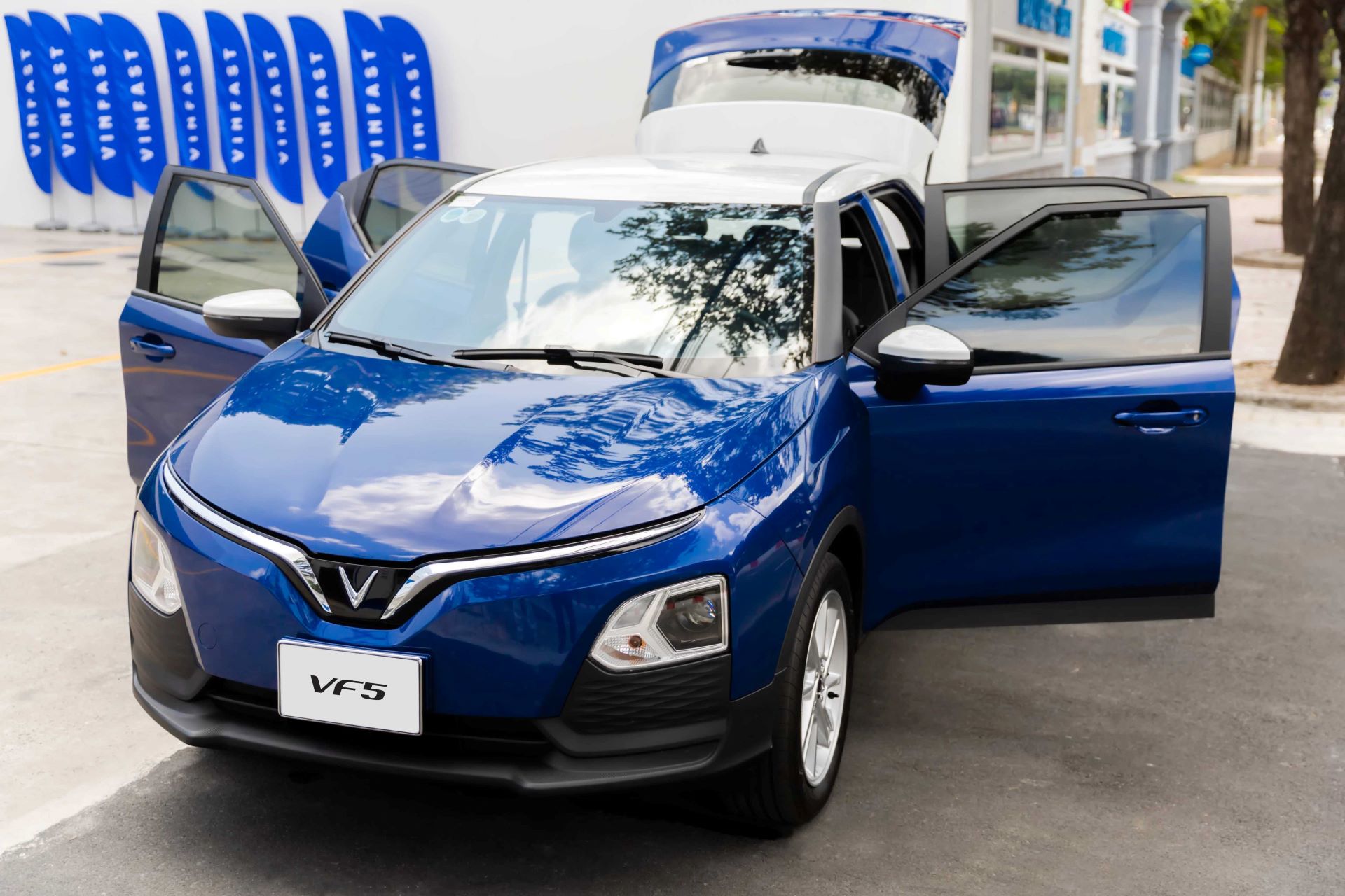 VinFast VF 5 Plus “nhỏ nhưng có võ” - Ảnh 2.