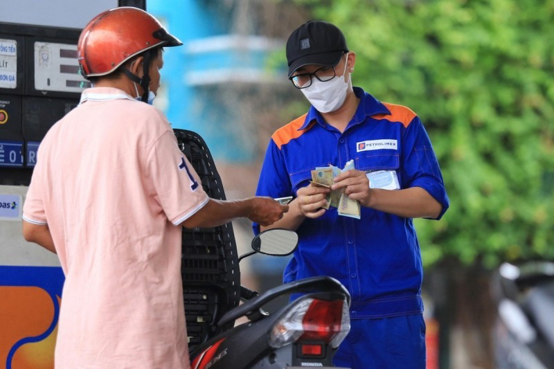 Nghỉ lễ 2/9: Bộ trưởng Công Thương lệnh đảm bảo đủ xăng dầu, cho lùi ngày điều chỉnh giá - Ảnh 1. Nghỉ lễ 2/9: Bộ trưởng Công Thương lệnh đảm bảo đủ xăng dầu, cho lùi ngày điều chỉnh giá - Ảnh 1.