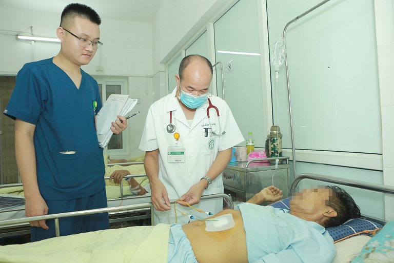 Chưa từng thấy: Sán lá gan chui vào đường dẫn lưu mật - Ảnh 2.