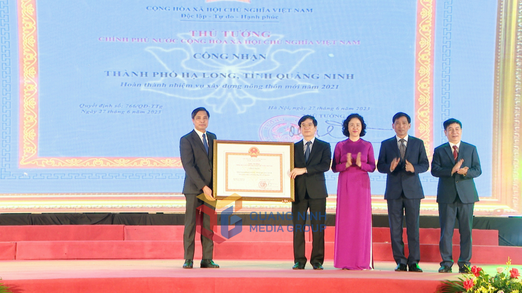 Công bố quyết định công nhận TP Hạ Long hoàn thành chương trình xây dựng nông thôn mới - Ảnh 1.