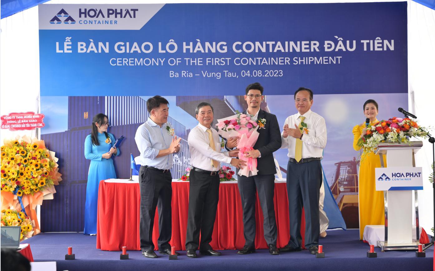 Hòa Phát chính thức xuất hàng những sản phẩm container đầu tiên