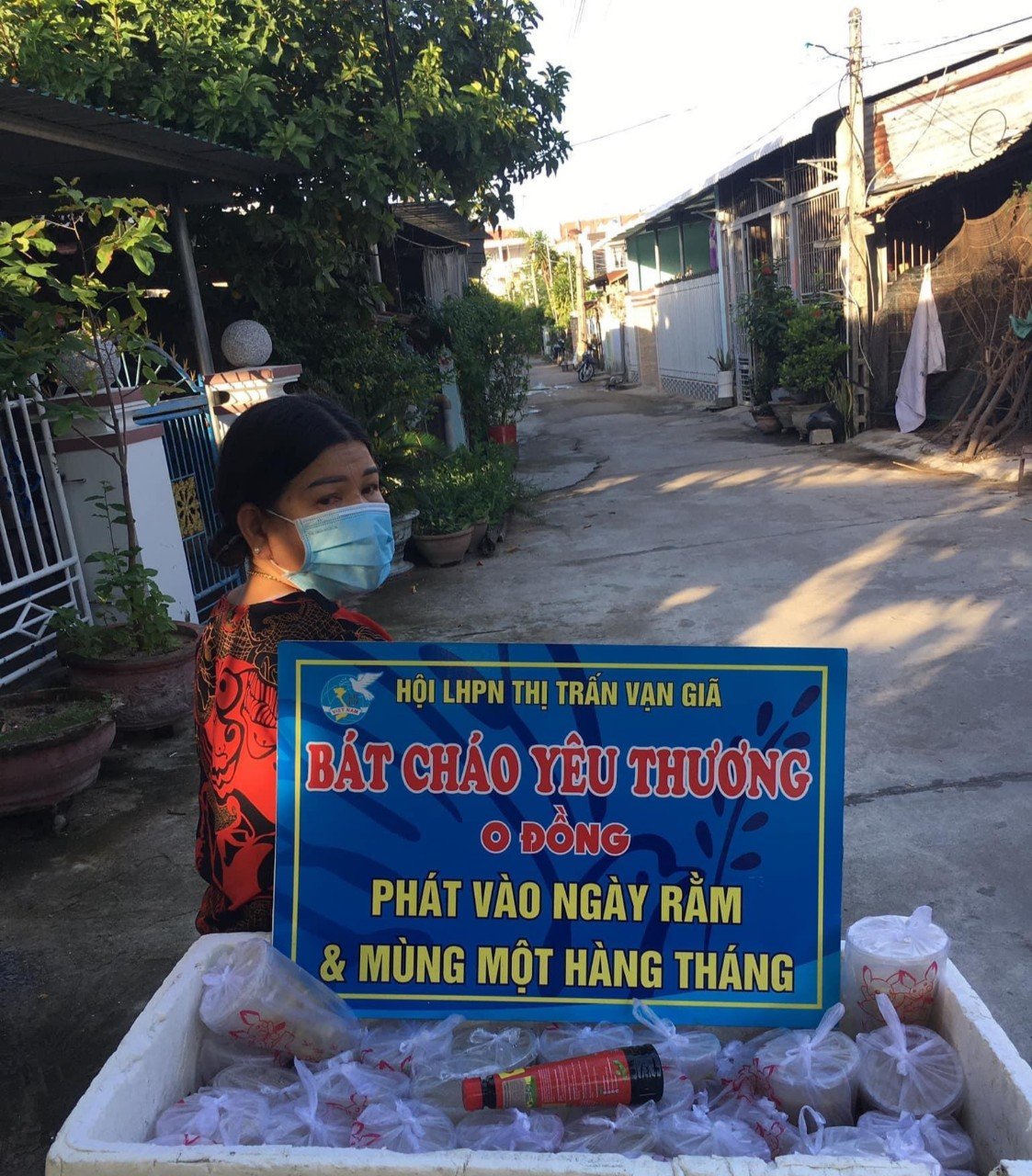 Nồi cháo yêu thương mang hơi ấm đến các gia đình ở Khánh Hòa - Ảnh 4.