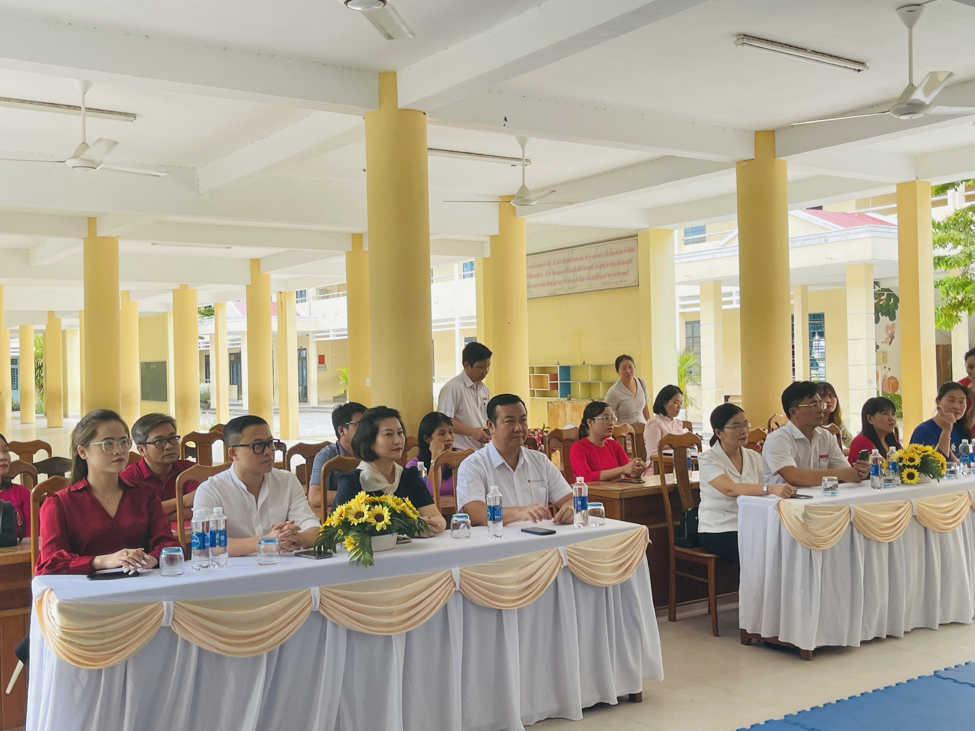 Agribank bàn giao hệ thống lọc nước và trồng cây xanh cho 2 trường tiểu học tại TP.Đà Nẵng - Ảnh 3. Agribank bàn giao hệ thống lọc nước và trồng cây xanh cho 2 trường tiểu học tại TP.Đà Nẵng - Ảnh 3.
