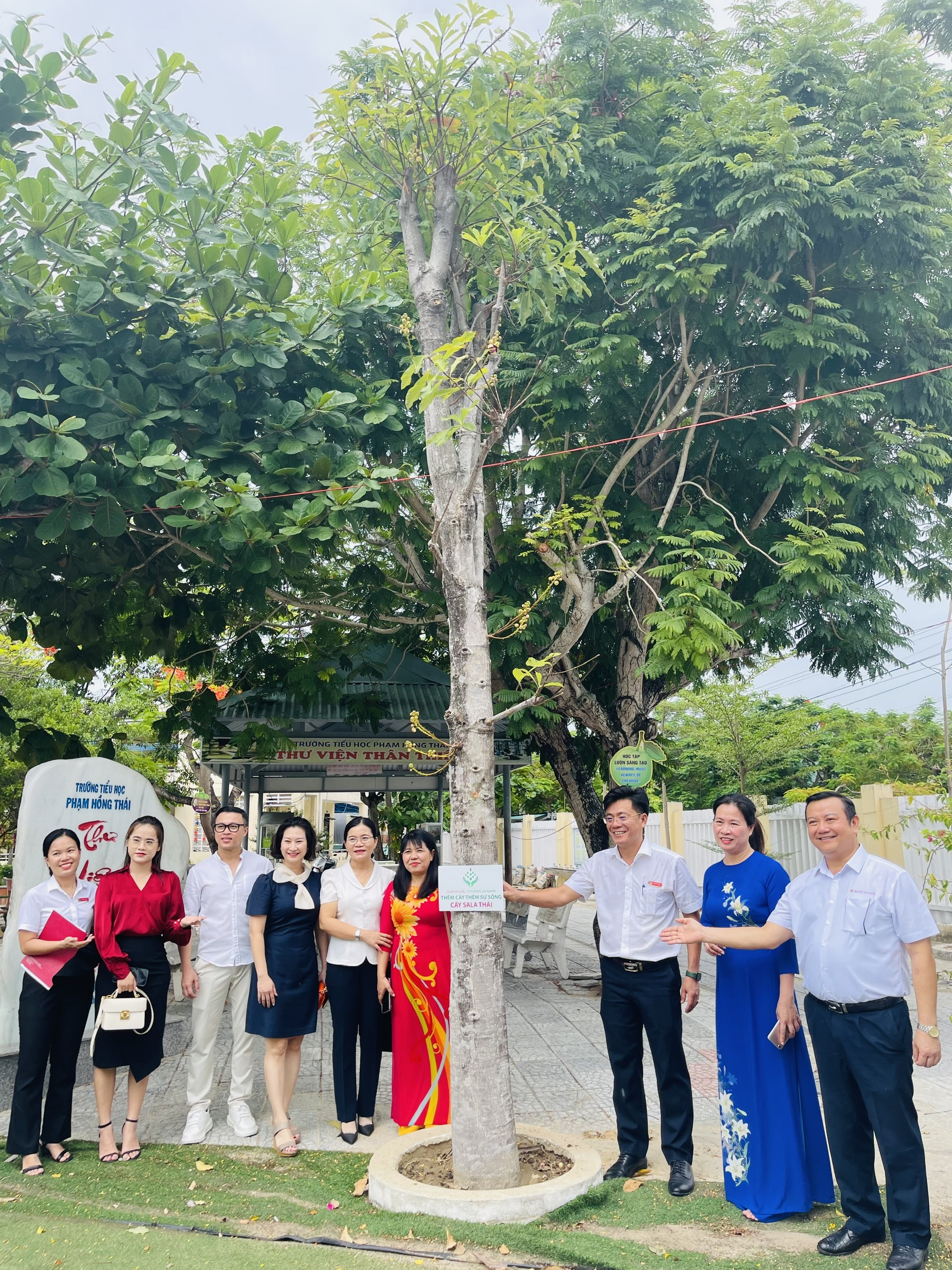 Agribank bàn giao hệ thống lọc nước và trồng cây xanh cho 2 trường tiểu học tại TP.Đà Nẵng - Ảnh 6. Agribank bàn giao hệ thống lọc nước và trồng cây xanh cho 2 trường tiểu học tại TP.Đà Nẵng - Ảnh 6.