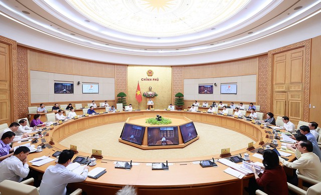 Thủ tướng: 6 tháng cuối năm phải đạt tăng trưởng 9% và loạt &quot;dateline nóng&quot; cho các Bộ - Ảnh 2.