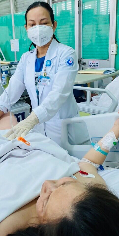 Hai bệnh viện phối hợp cứu sống sản phụ bị bệnh tim nặng - Ảnh 1.