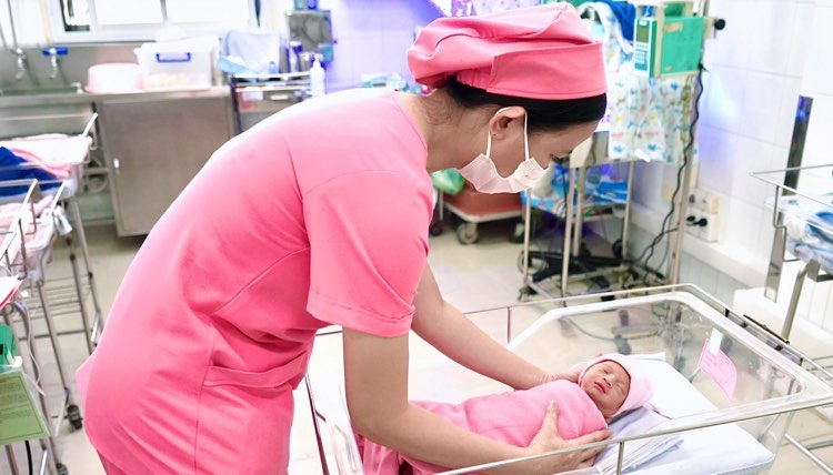 Hai bệnh viện phối hợp cứu sống sản phụ bị bệnh tim nặng - Ảnh 3.