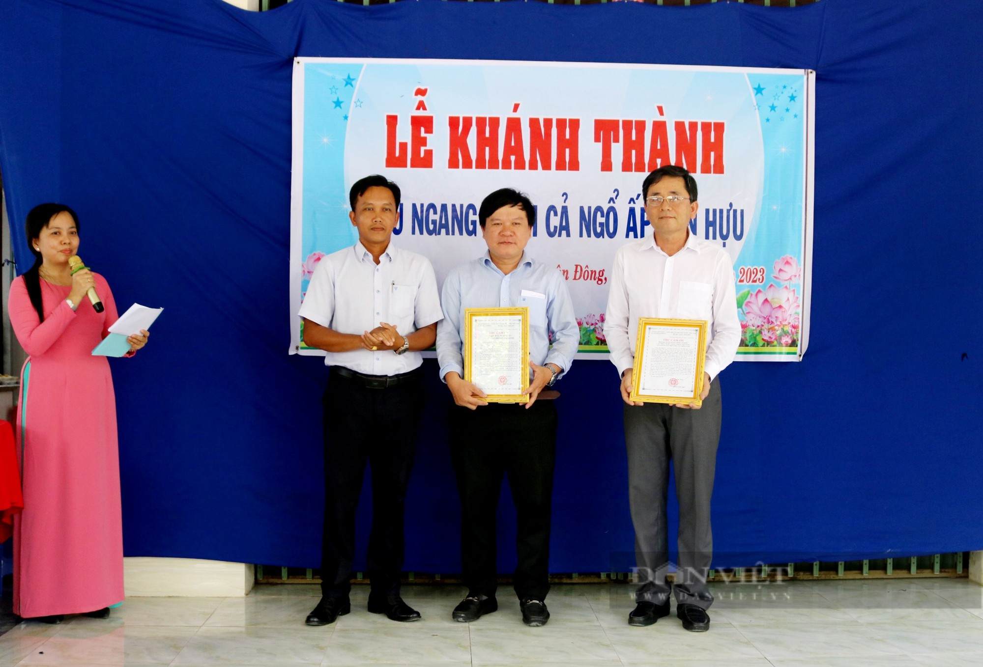 Agribank tài trợ xây dựng cầu giao thông nông thôn và trao học bổng tại Đồng Tháp - Ảnh 3.